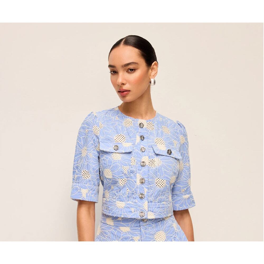 NWT Commense Floral Embroidered Button-Front Cropped Top Sz M